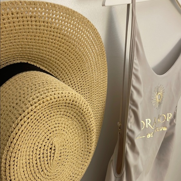 SANTO AZUL | Cream One Pieces with Elegant Design Size Medium - Picture 6 of 7